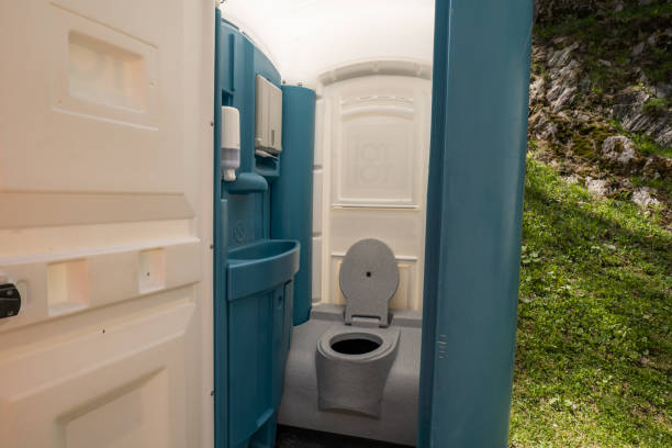 Best Porta potty delivery and setup  in Bellwood, IL
